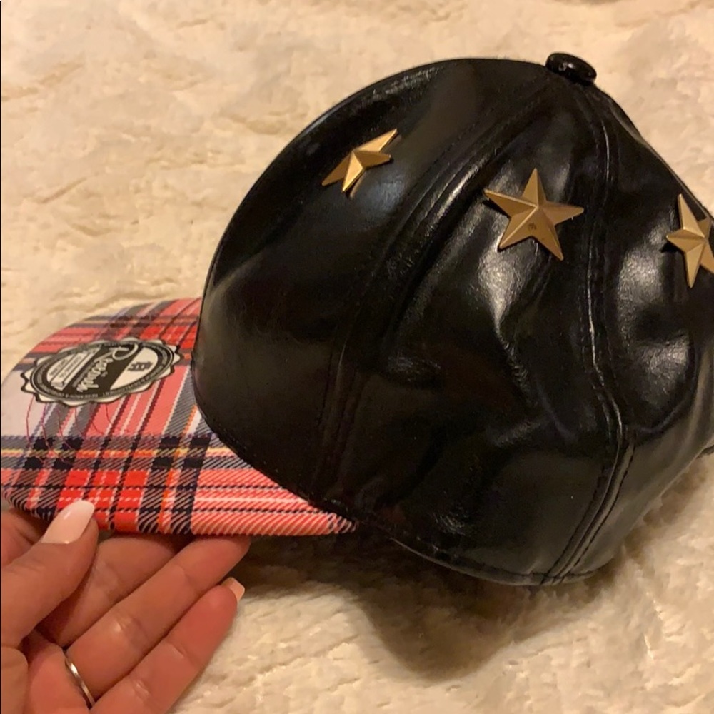 Fitted hat - Picture 2 of 3
